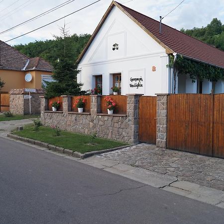 Cseresznyes Vendeghaz Szomolya Bagian luar foto