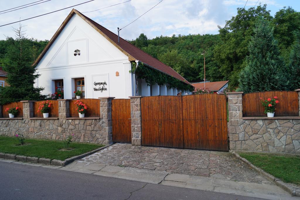 Cseresznyes Vendeghaz Szomolya Bagian luar foto