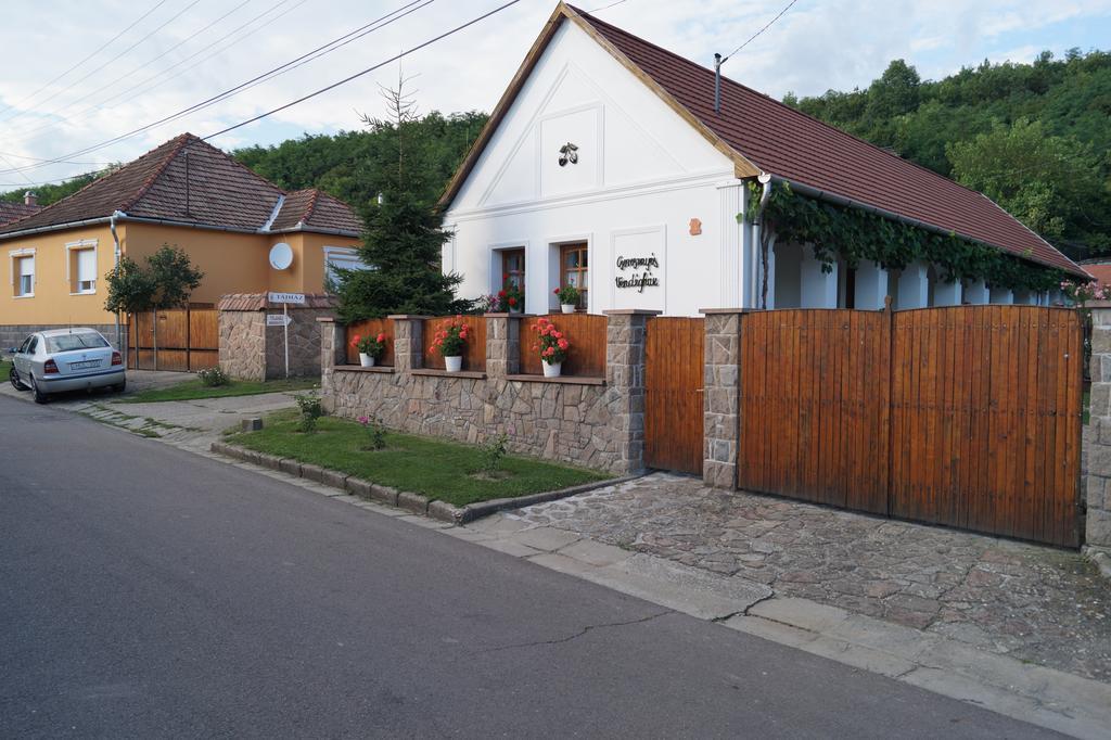 Cseresznyes Vendeghaz Szomolya Bagian luar foto